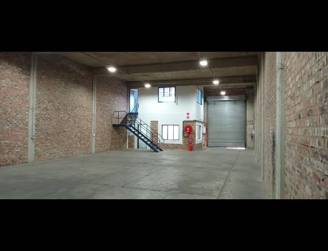 302M² WAREHOUSE TO LET IN LASER PARK